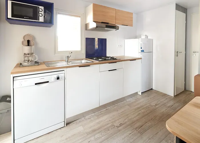 Au Soir D'ete 营地 *