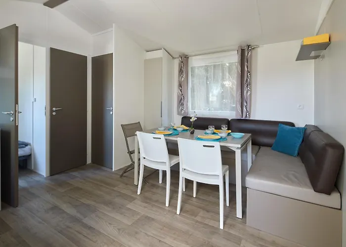 Au Soir D'ete 营地 *